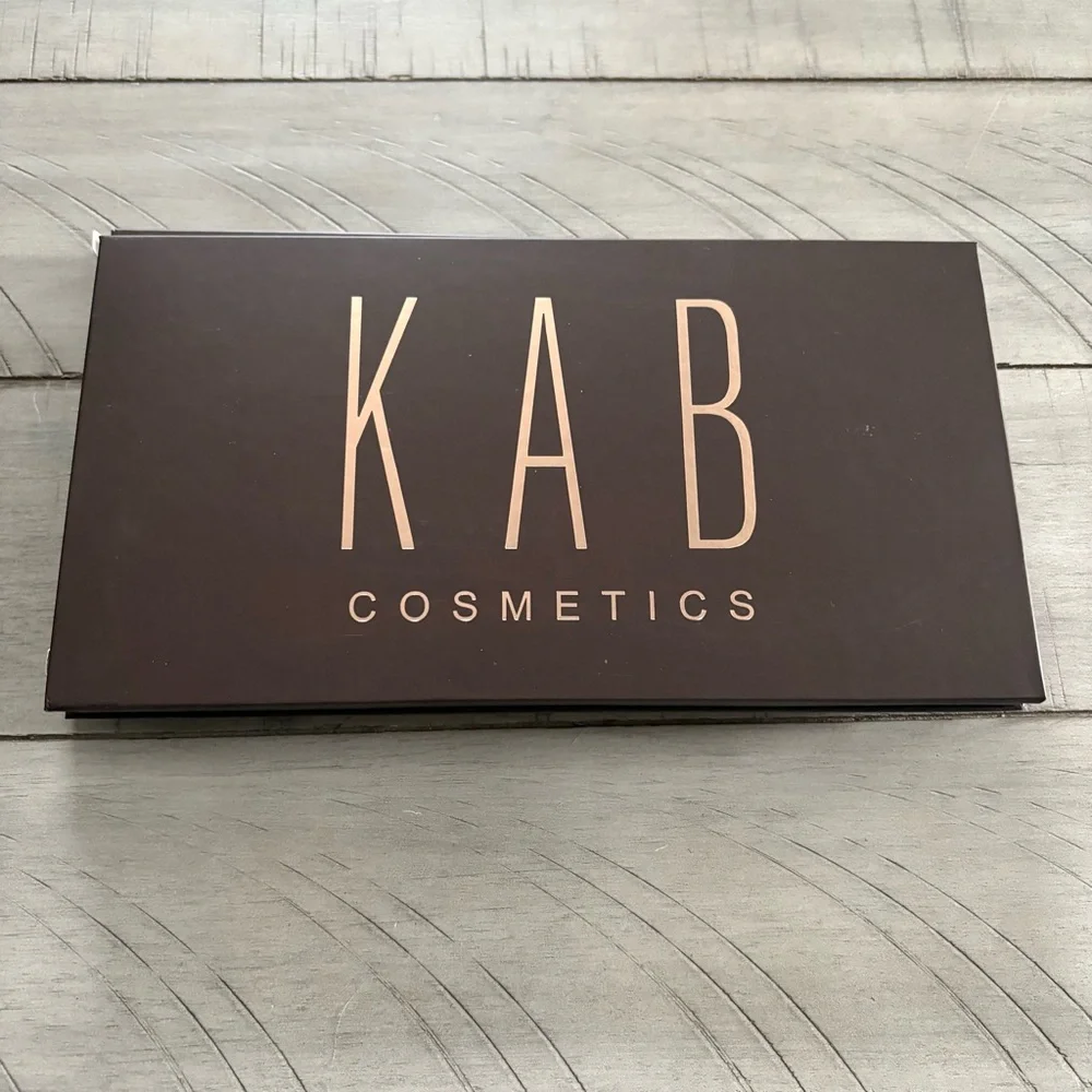 KAB COSMETICS CONTOUR LARGE PALETTE GIFT SET BRAND NEW IN BOX
